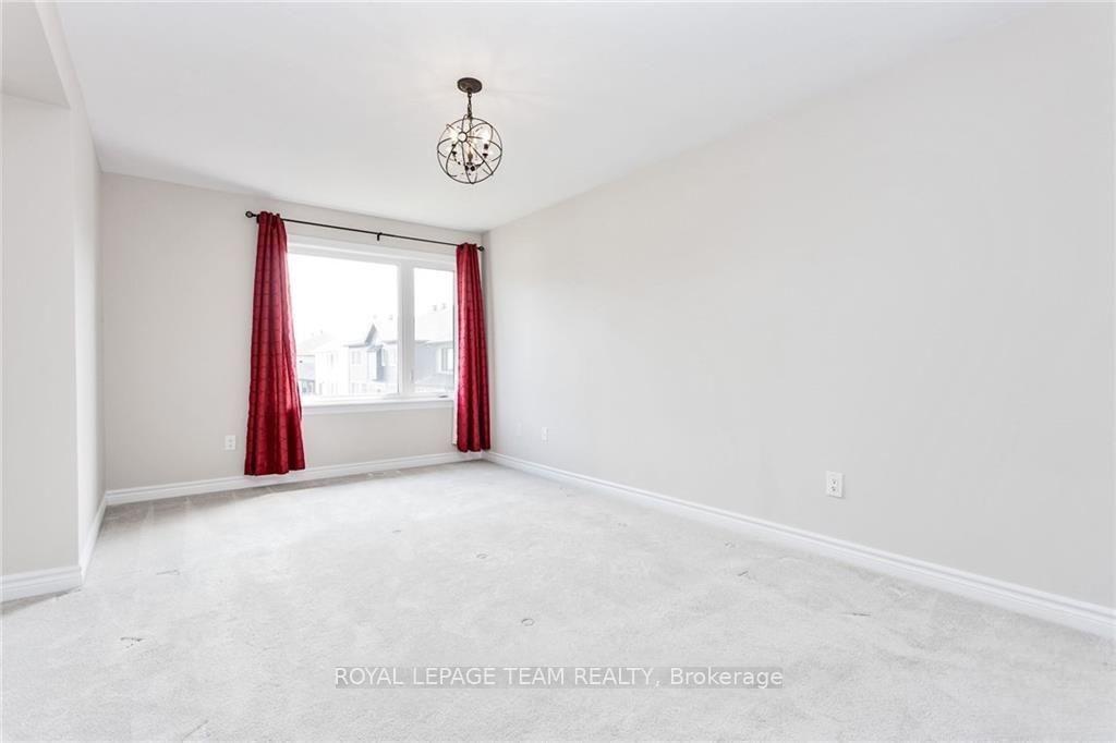 Photo 10 of 174 Shinny Avenue, Ottawa, Kanata - Emerald Meadows/Trailwest — HOMEH