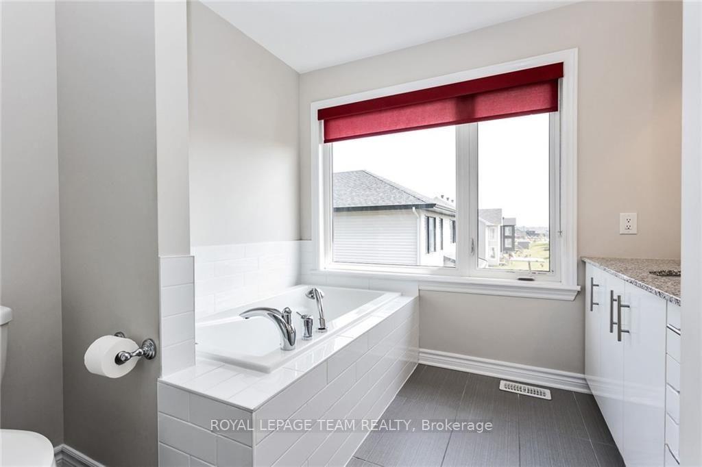 Photo 12 of 174 Shinny Avenue, Ottawa, Kanata - Emerald Meadows/Trailwest — HOMEH