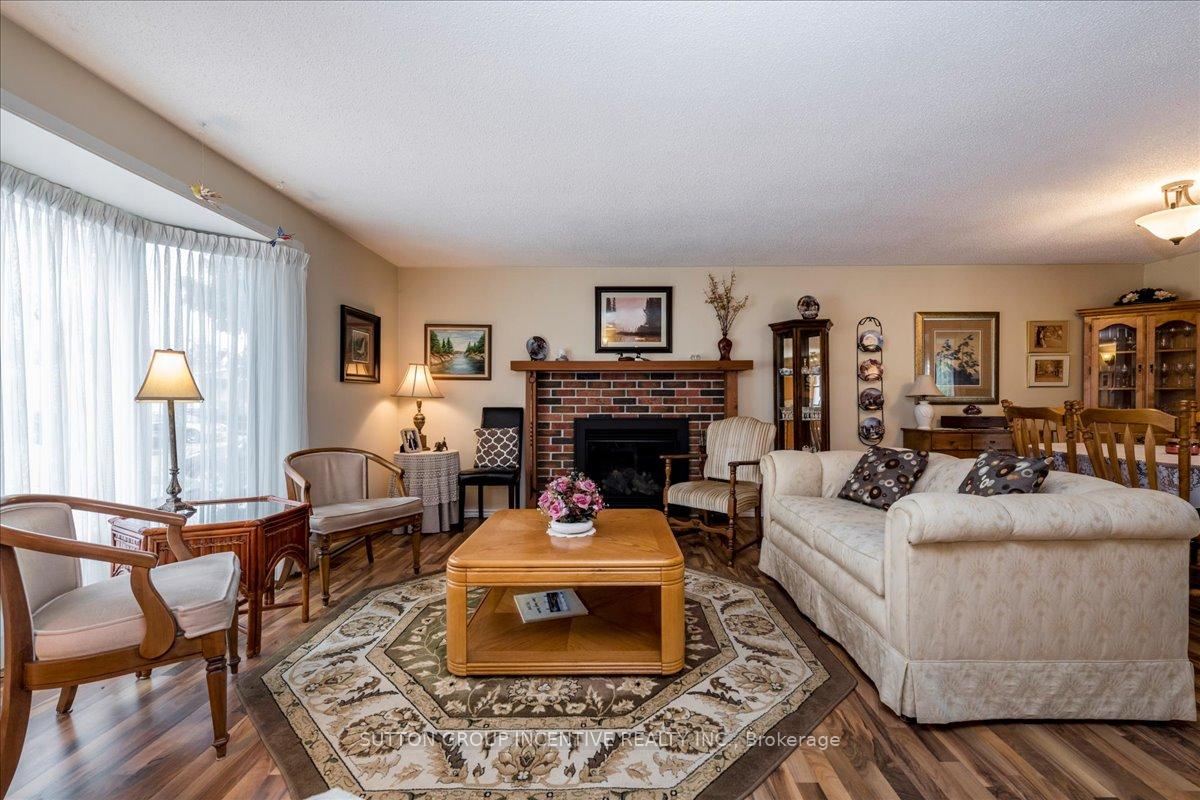 Photo 5 of 28 Linden Lane, Innisfil, Rural Innisfil — HOMEH