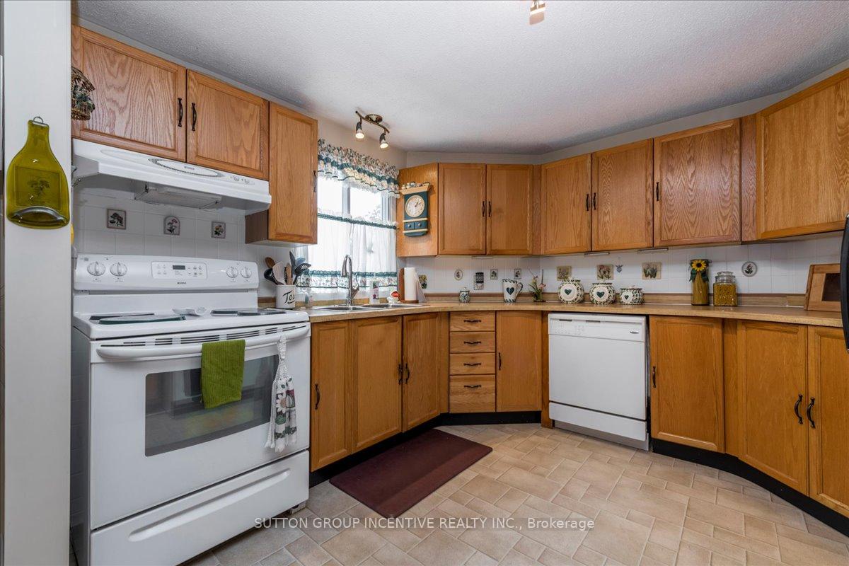 Photo 7 of 28 Linden Lane, Innisfil, Rural Innisfil — HOMEH