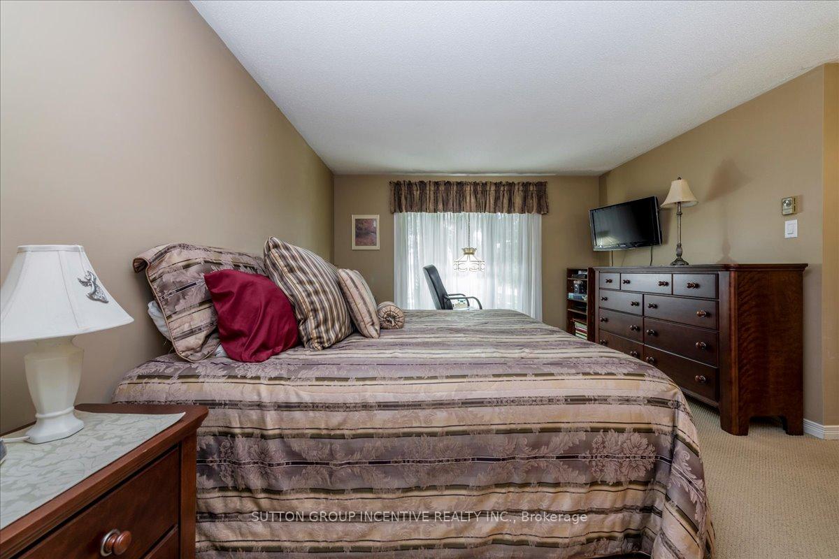 Photo 12 of 28 Linden Lane, Innisfil, Rural Innisfil — HOMEH