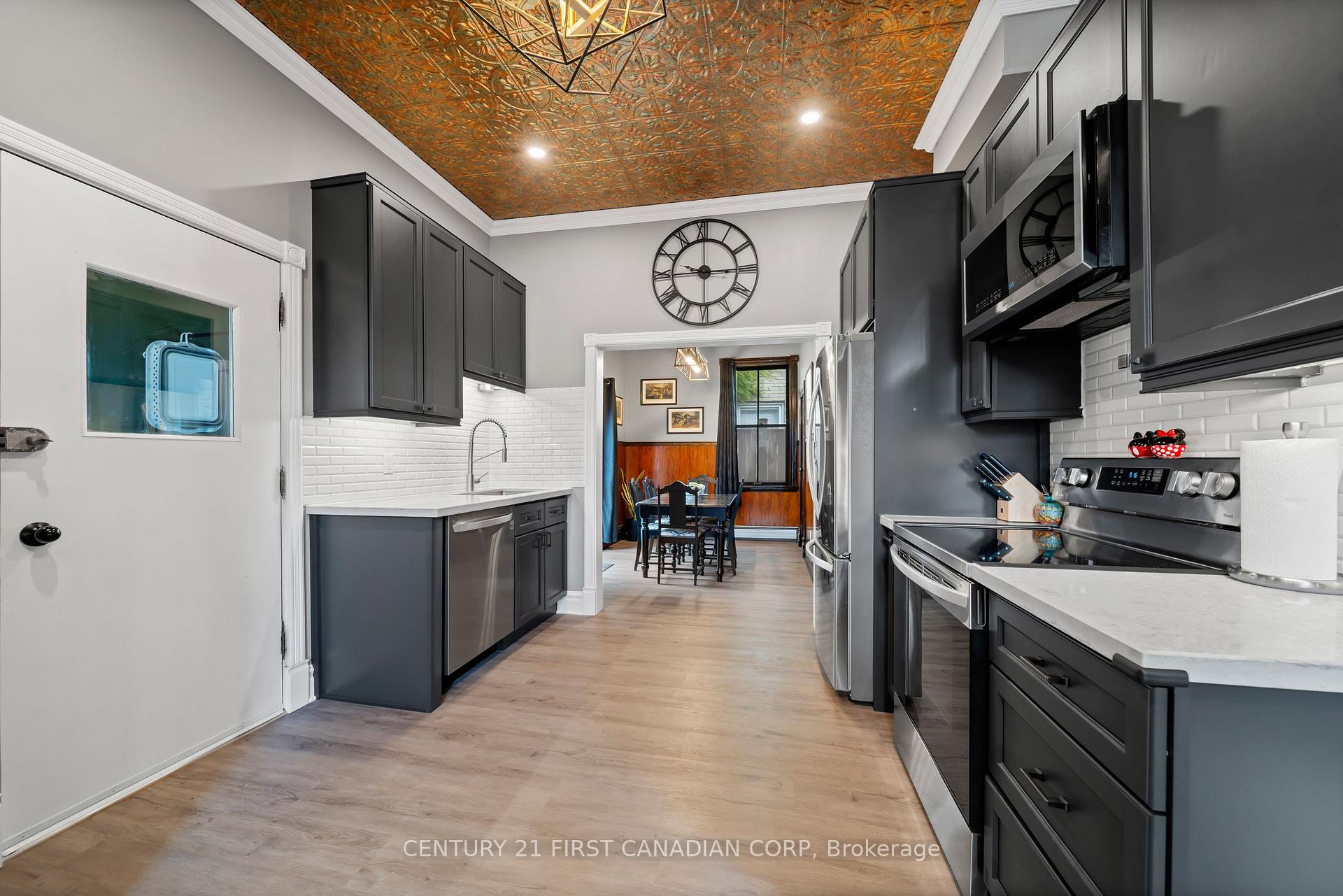 Photo 5 of 217 Waterloo Street, London, East K — HOMEH