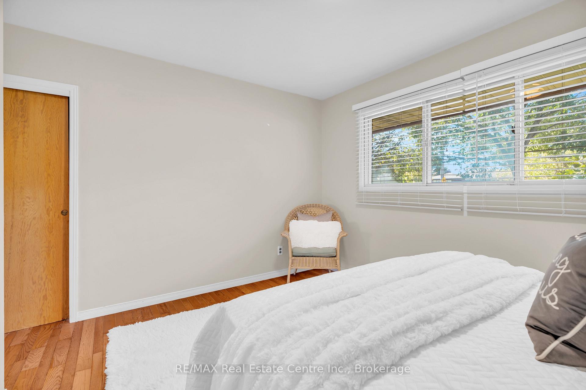 Photo 2 of 352 Vanier Drive, Kitchener — HOMEH
