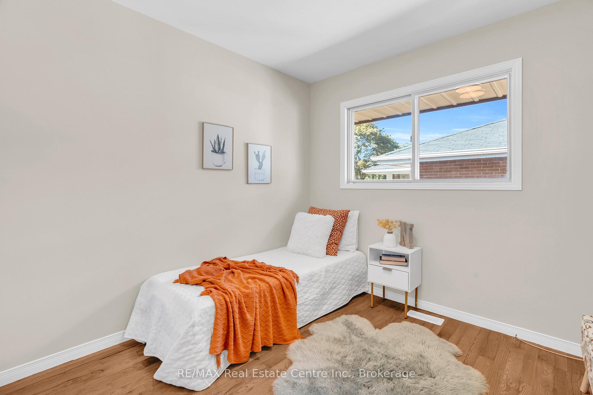 Photo 3 of 352 Vanier Drive, Kitchener — HOMEH