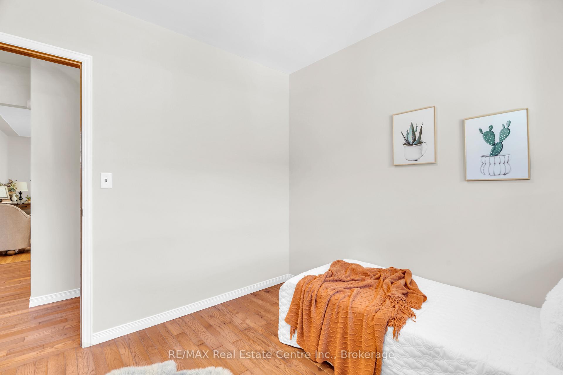 Photo 4 of 352 Vanier Drive, Kitchener — HOMEH