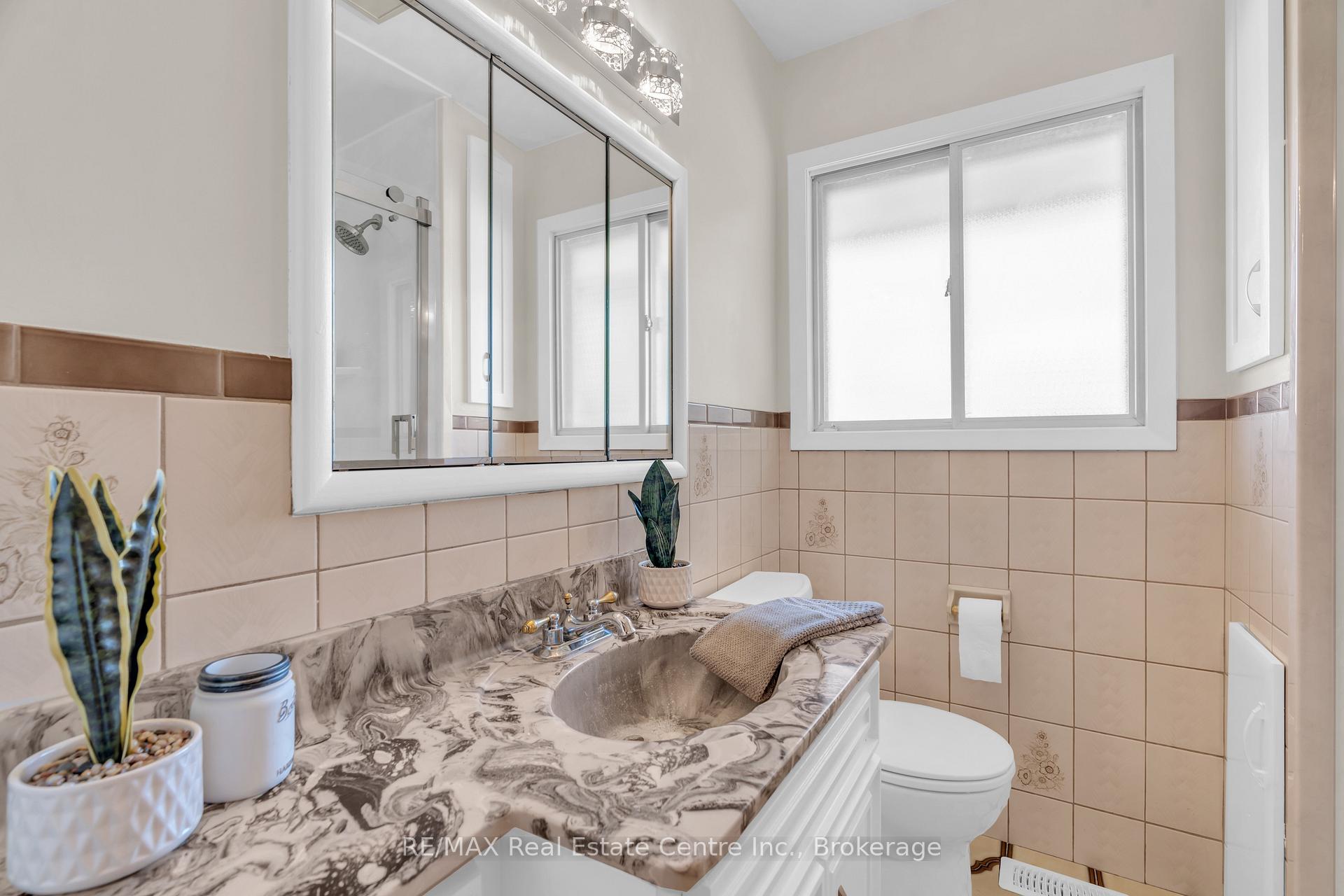 Photo 5 of 352 Vanier Drive, Kitchener — HOMEH