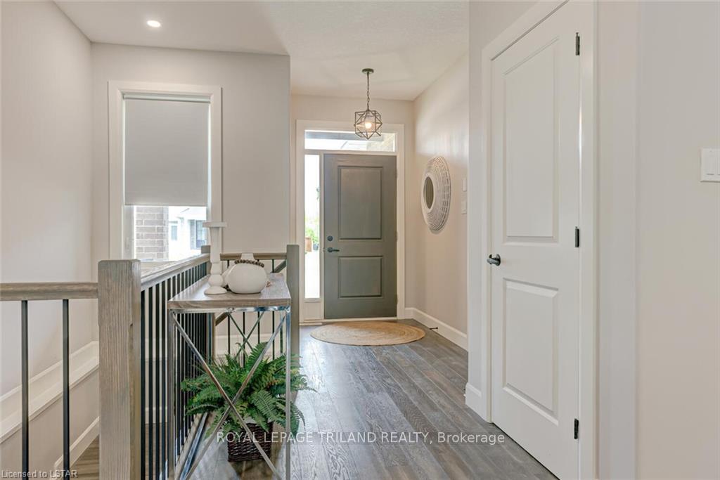 Photo 5 of 2129 Linkway Boulevard, London, South A — HOMEH