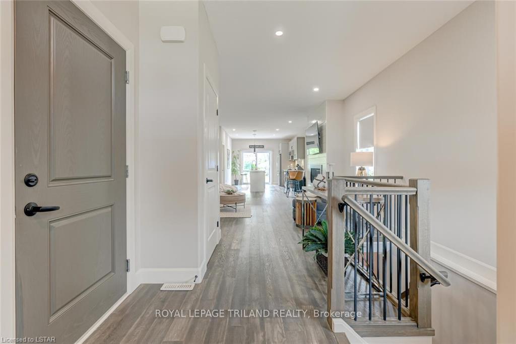 Photo 6 of 2129 Linkway Boulevard, London, South A — HOMEH