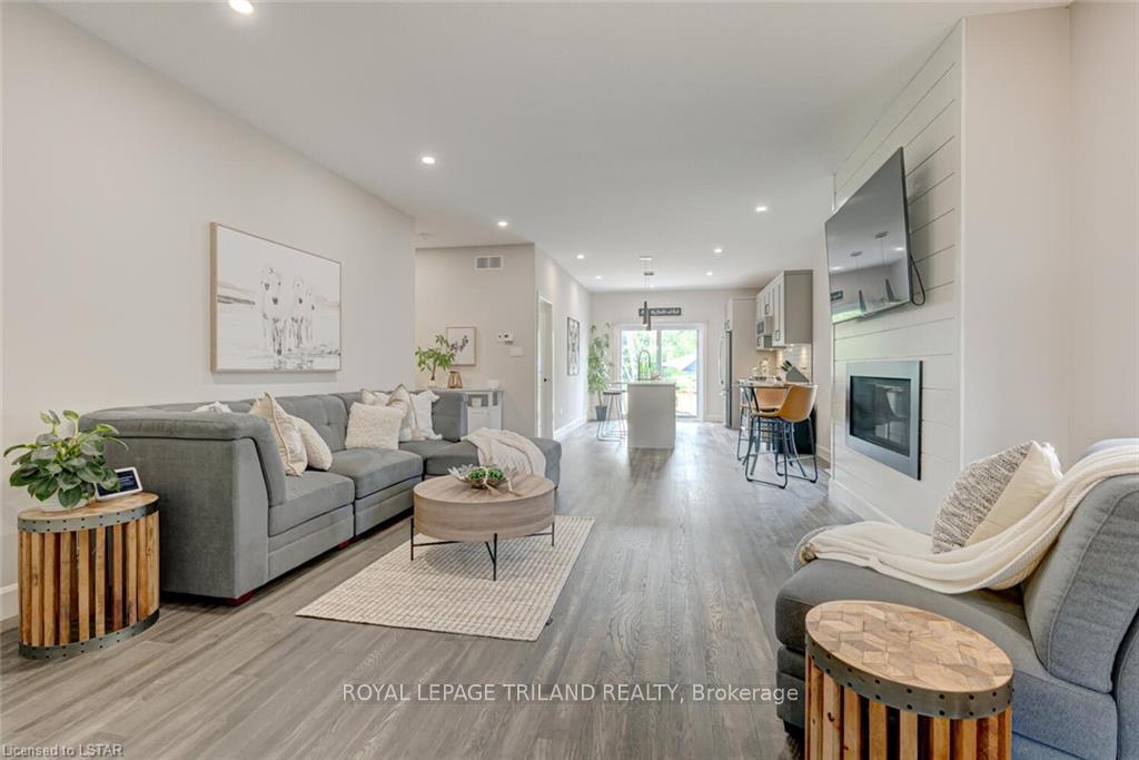 Photo 7 of 2129 Linkway Boulevard, London, South A — HOMEH