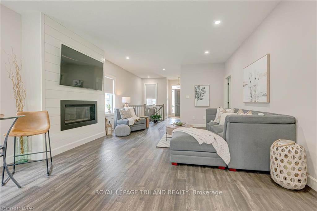 Photo 9 of 2129 Linkway Boulevard, London, South A — HOMEH