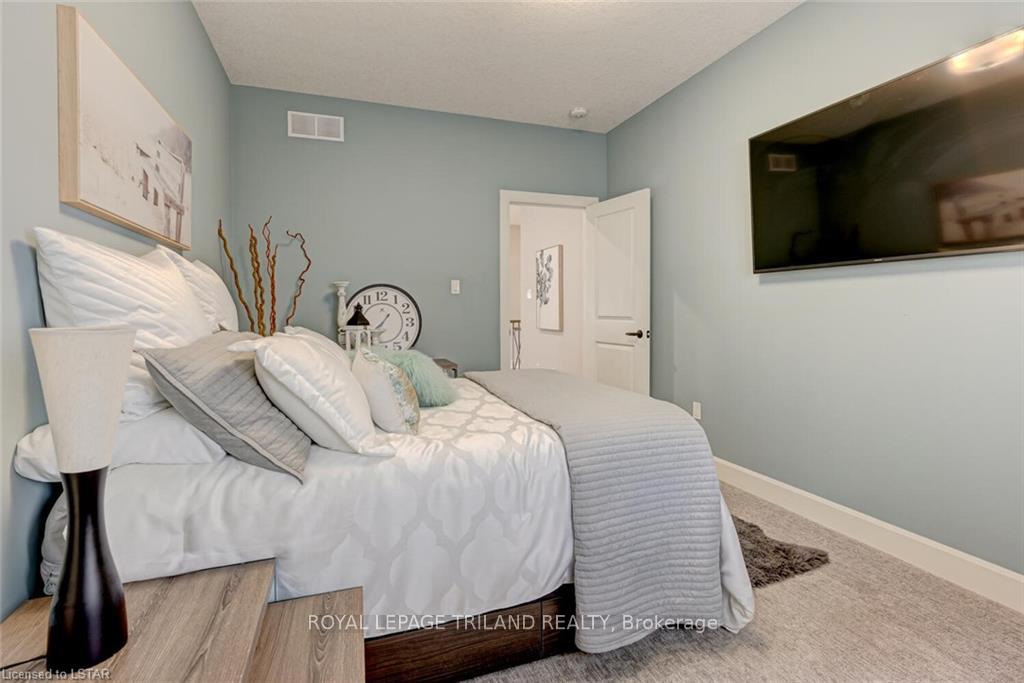 Photo 24 of 2129 Linkway Boulevard, London, South A — HOMEH