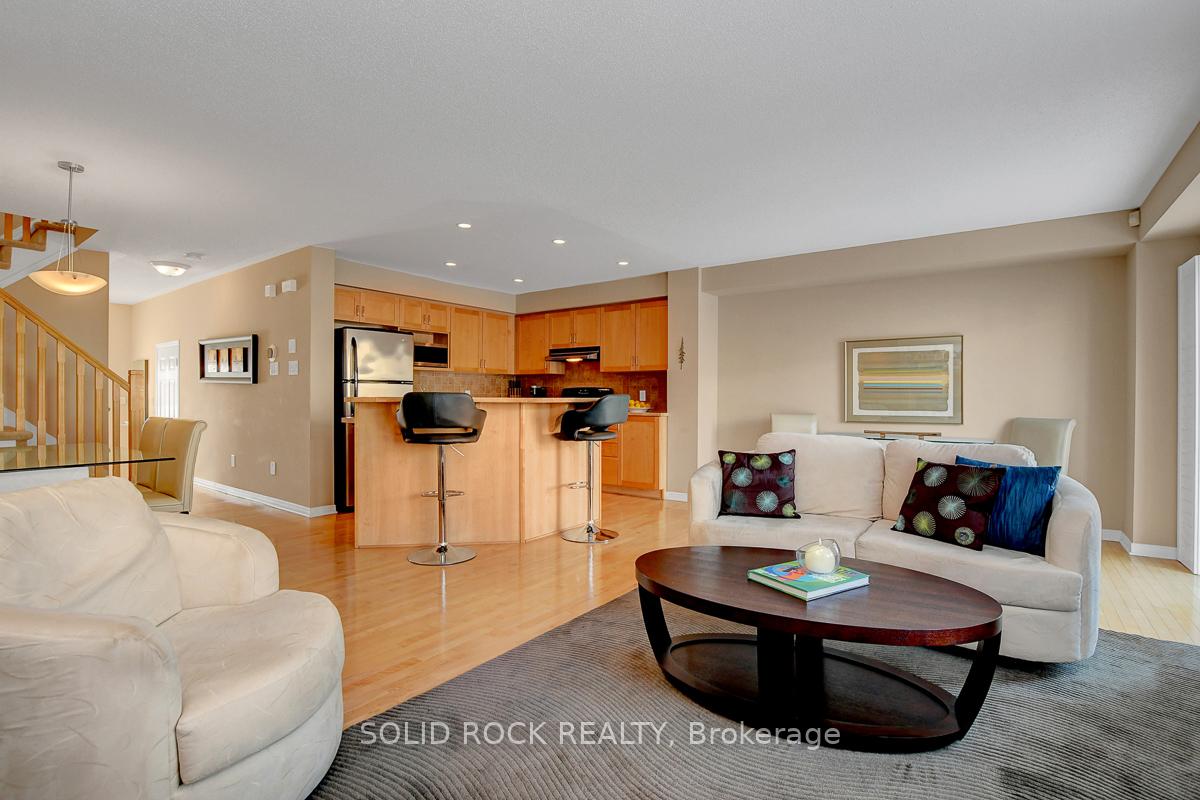 Photo 12 of 621 Braecreek Avenue, Ottawa, Kanata - Morgan's Grant/South March — HOMEH