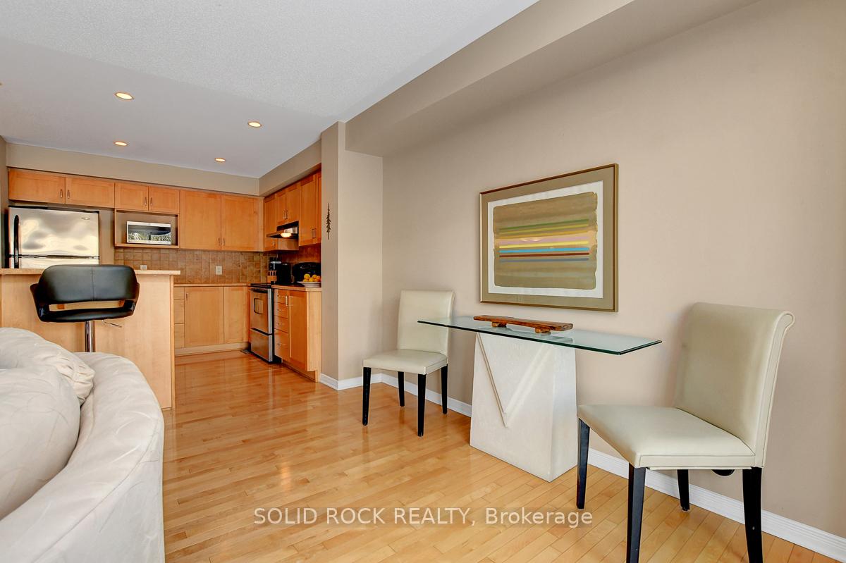 Photo 15 of 621 Braecreek Avenue, Ottawa, Kanata - Morgan's Grant/South March — HOMEH