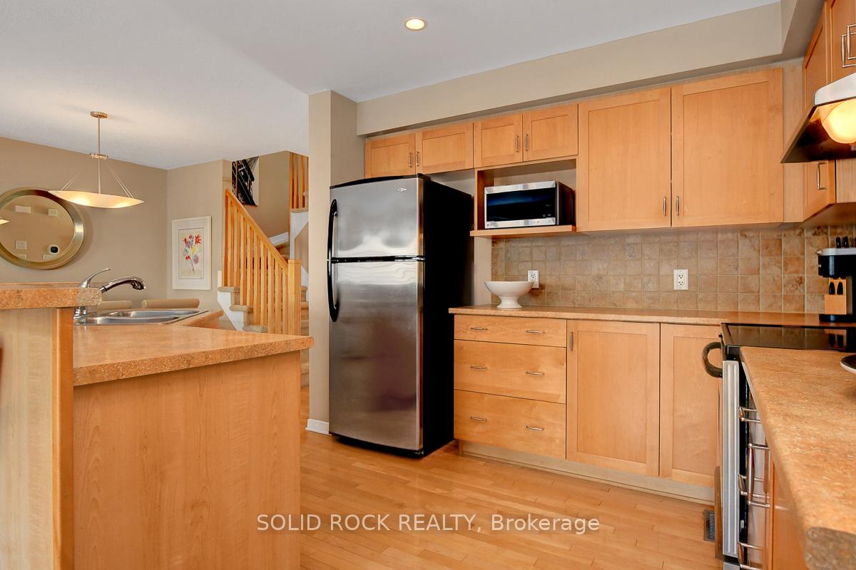 Photo 17 of 621 Braecreek Avenue, Ottawa, Kanata - Morgan's Grant/South March — HOMEH