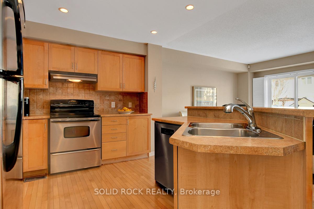 Photo 18 of 621 Braecreek Avenue, Ottawa, Kanata - Morgan's Grant/South March — HOMEH