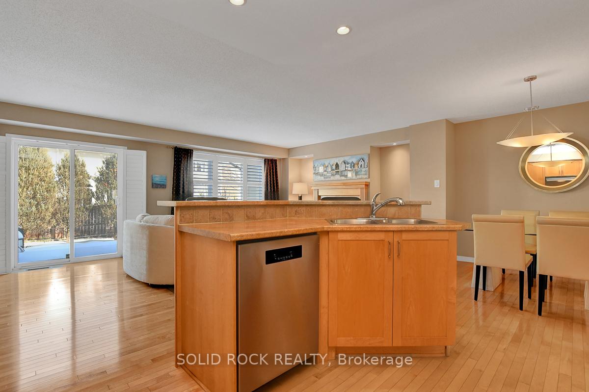 Photo 19 of 621 Braecreek Avenue, Ottawa, Kanata - Morgan's Grant/South March — HOMEH