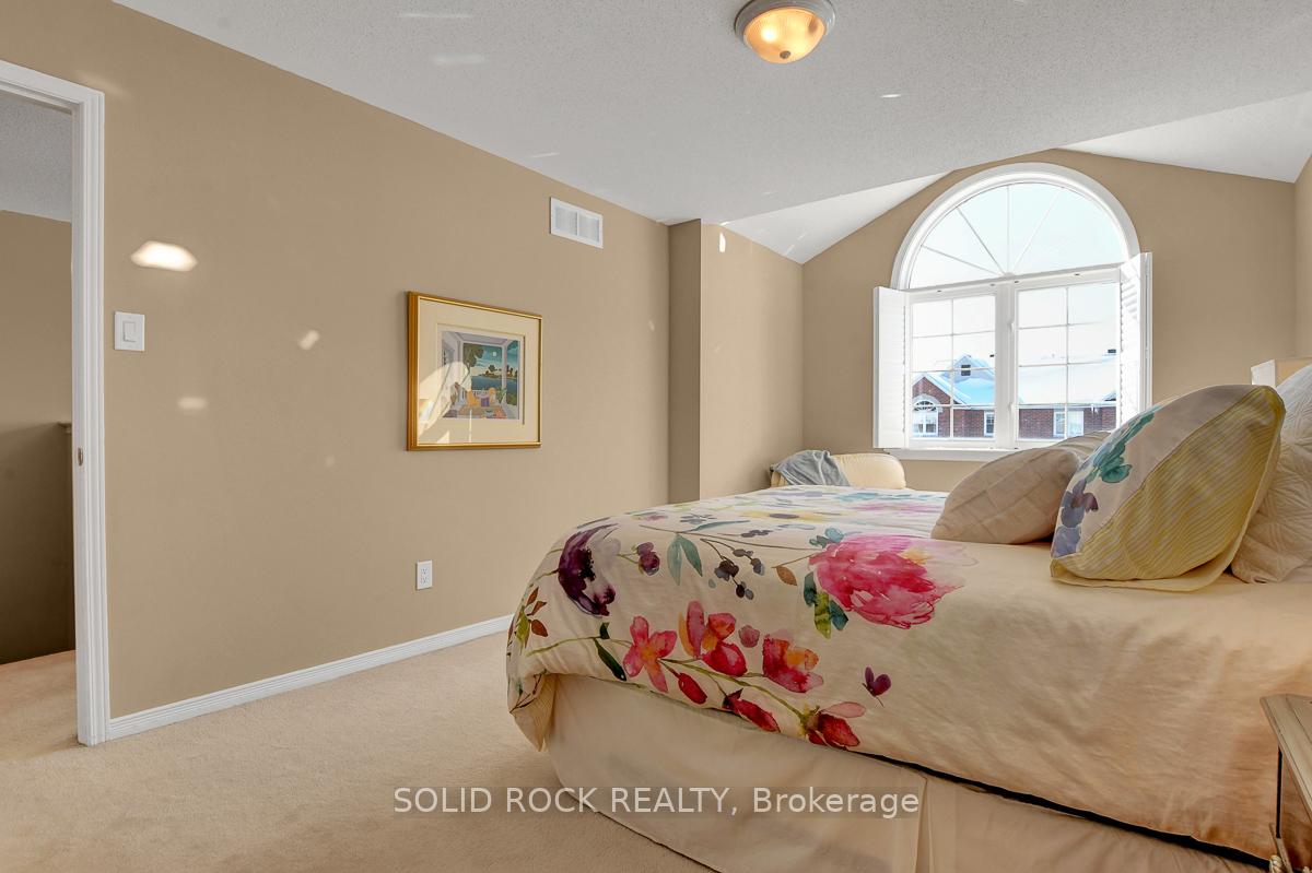 Photo 25 of 621 Braecreek Avenue, Ottawa, Kanata - Morgan's Grant/South March — HOMEH
