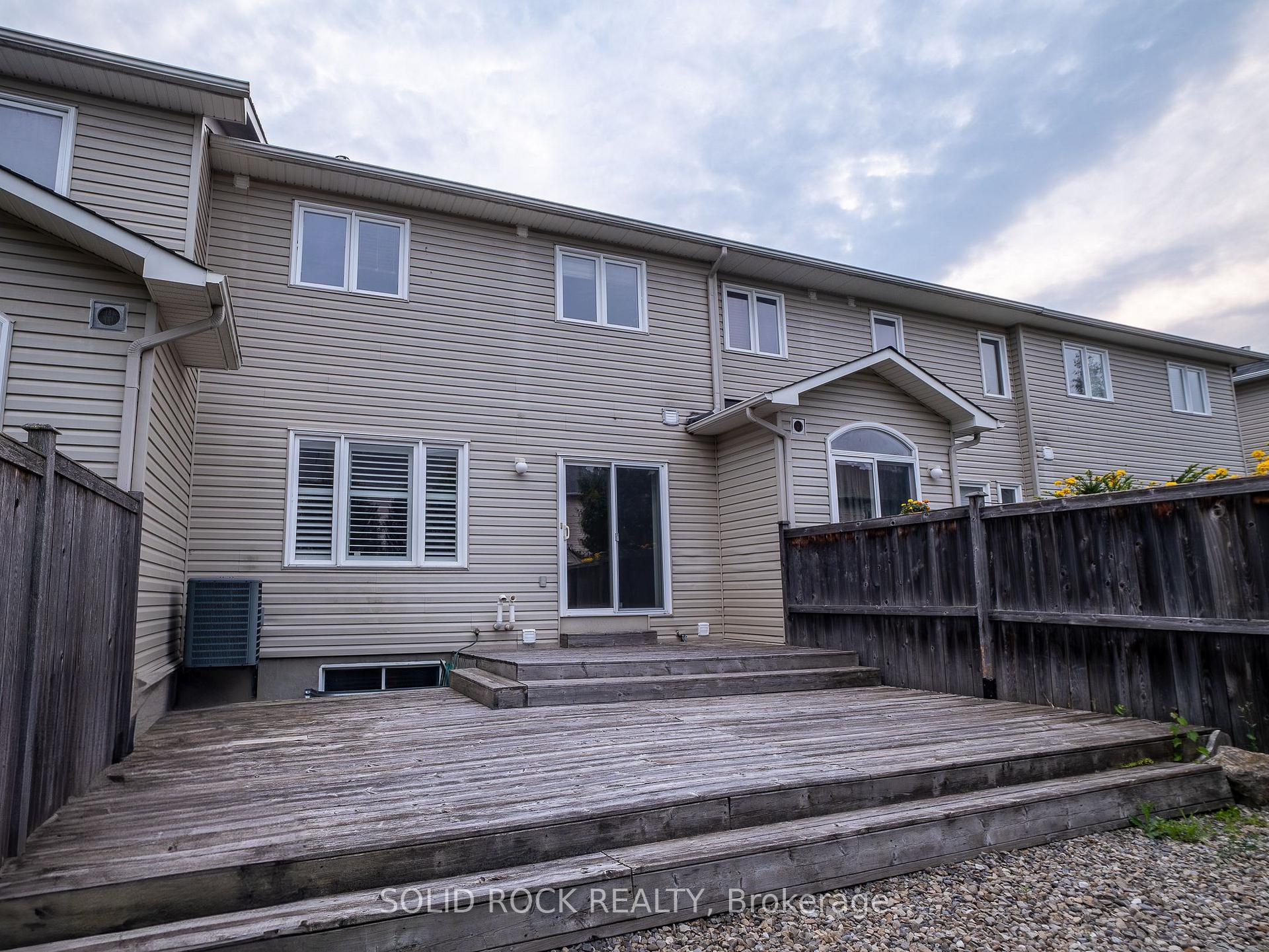 Photo 36 of 621 Braecreek Avenue, Ottawa, Kanata - Morgan's Grant/South March — HOMEH