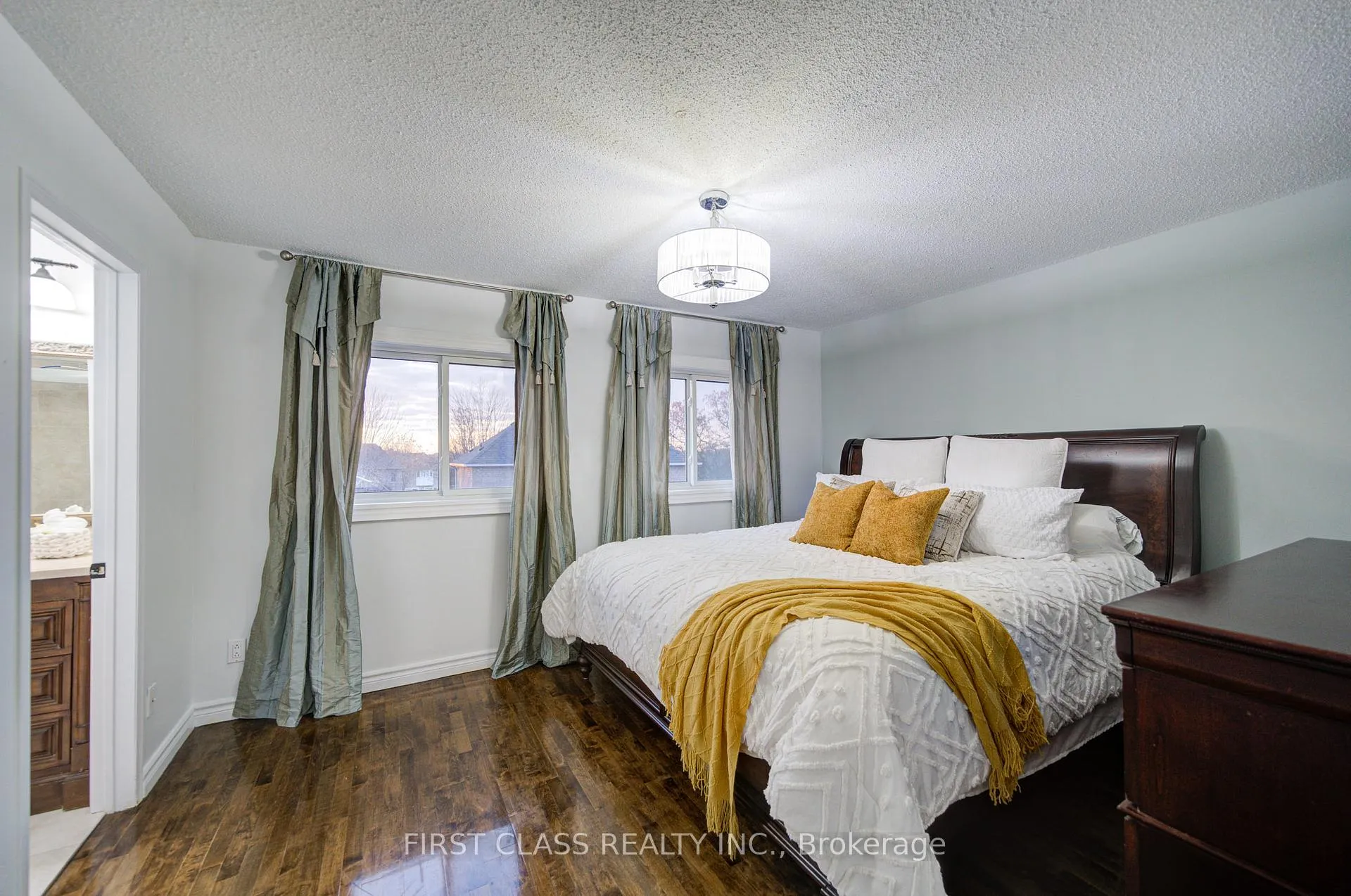 Photo 32 of 18 Primrose Path Crescent, Markham, Legacy — HOMEH