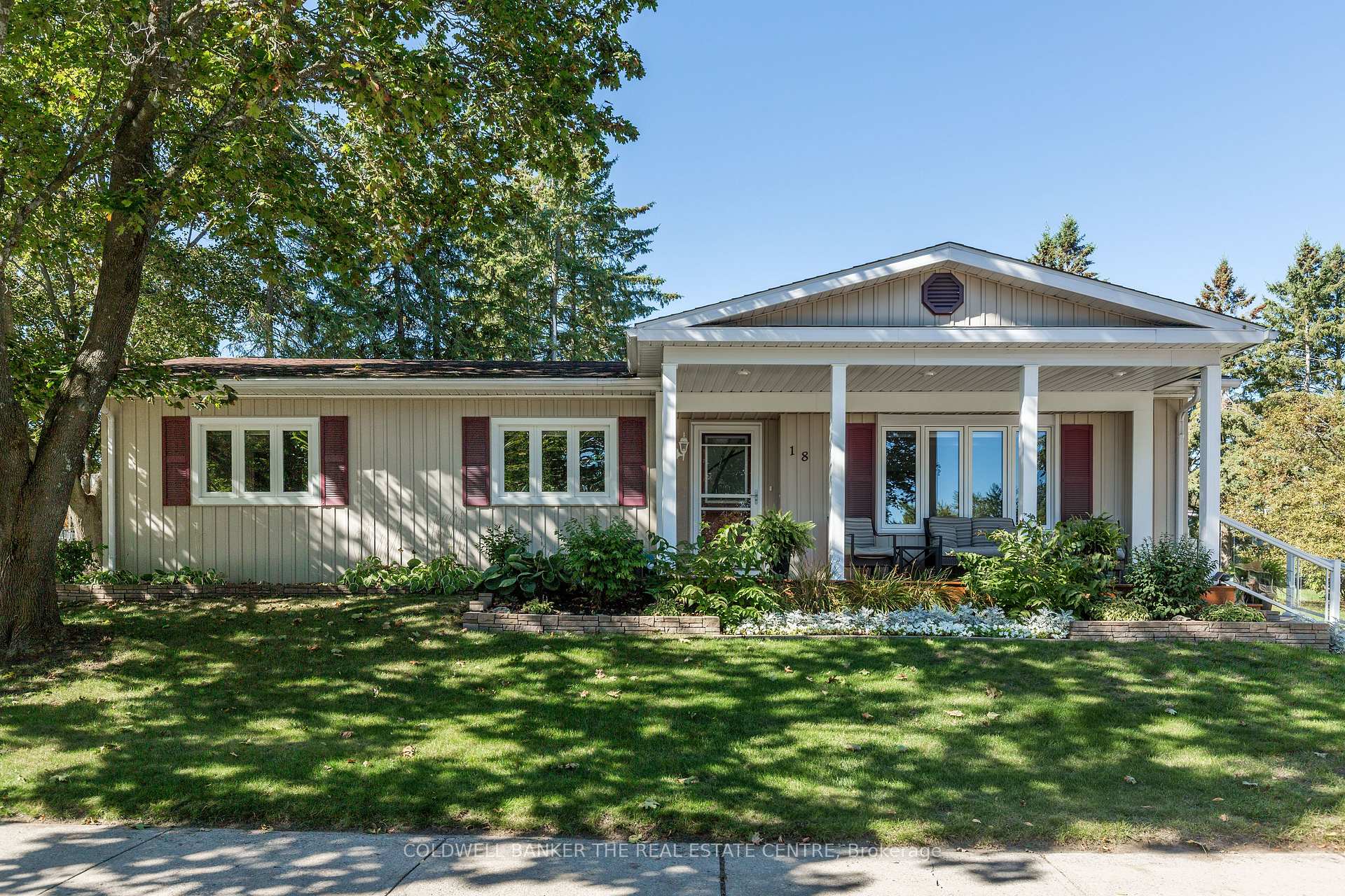 Photo 1 of 18 Broadway Avenue, Innisfil, Rural Innisfil — HOMEH
