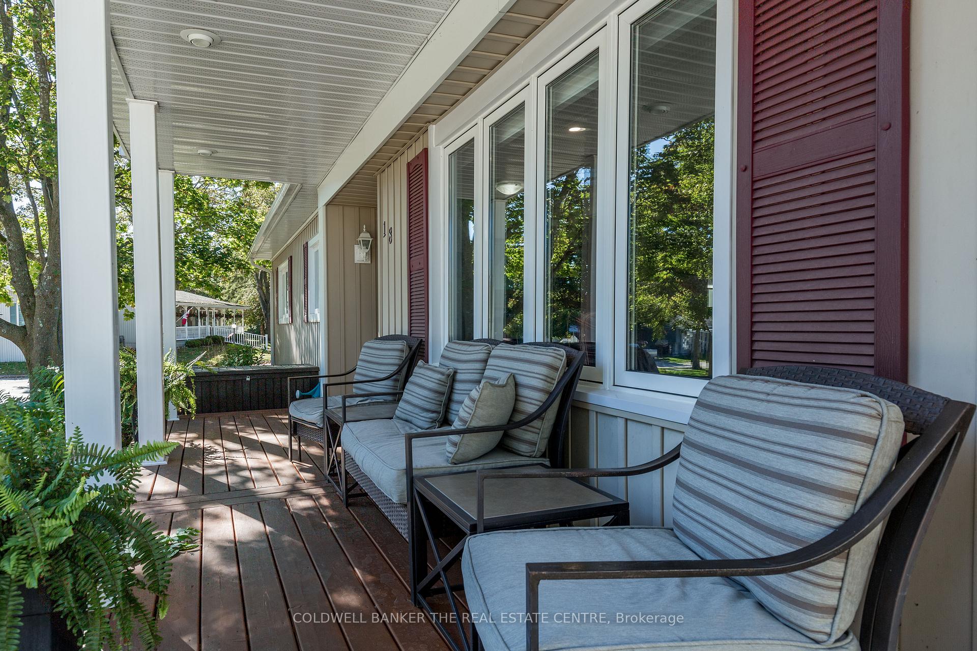 Photo 3 of 18 Broadway Avenue, Innisfil, Rural Innisfil — HOMEH