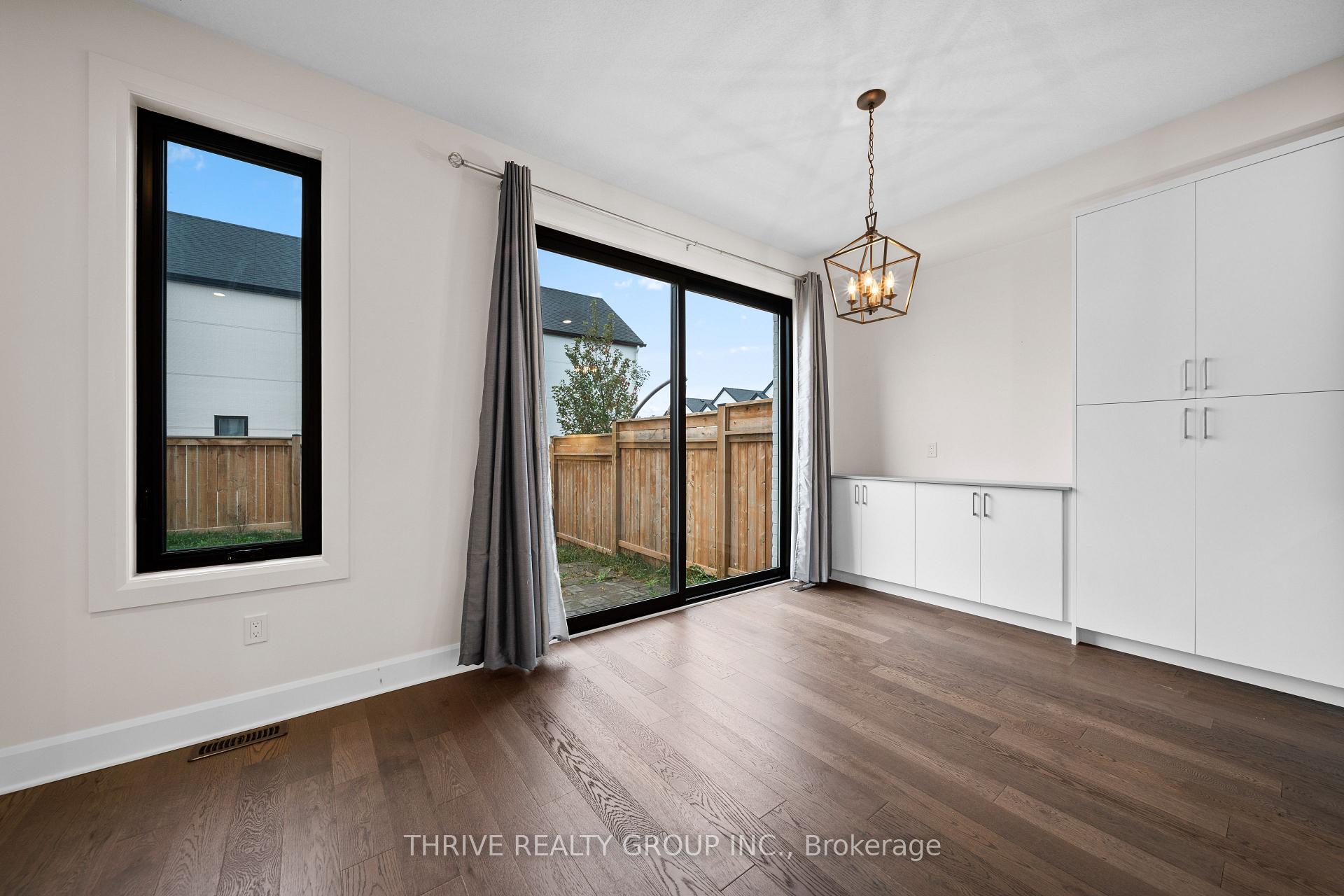 Photo 11 of 947 Upperpoint Avenue, London, South B — HOMEH
