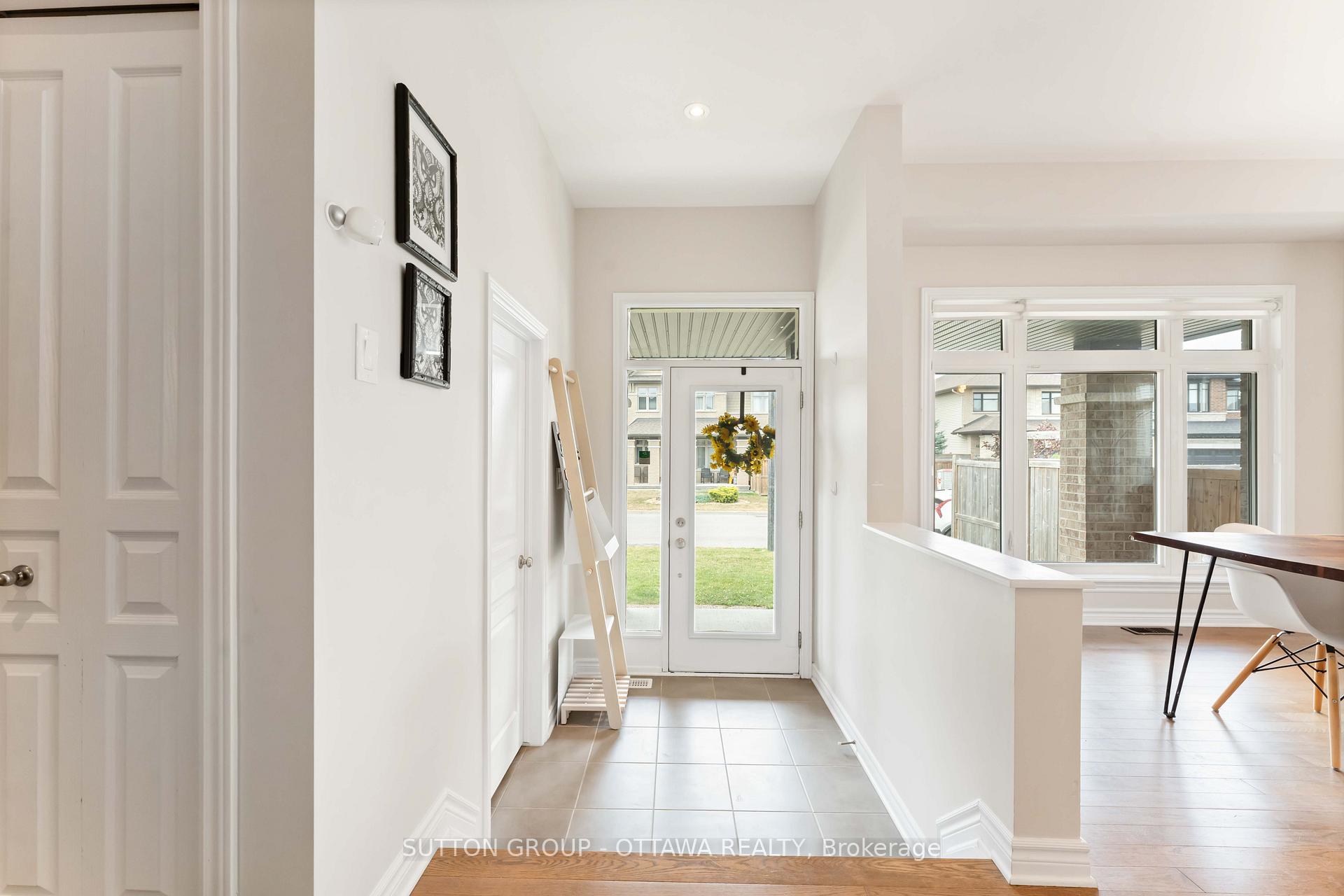 Photo 3 of 162 Shinny Avenue, Ottawa, Kanata - Emerald Meadows/Trailwest — HOMEH