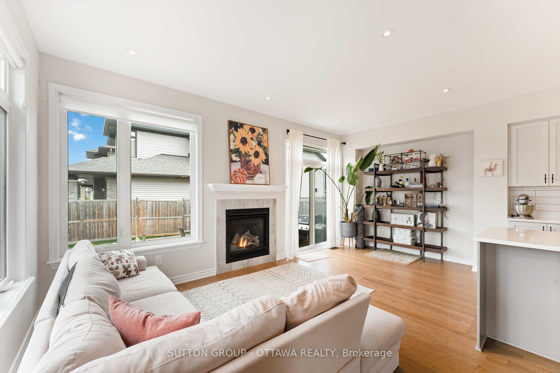 Photo 5 of 162 Shinny Avenue, Ottawa, Kanata - Emerald Meadows/Trailwest — HOMEH