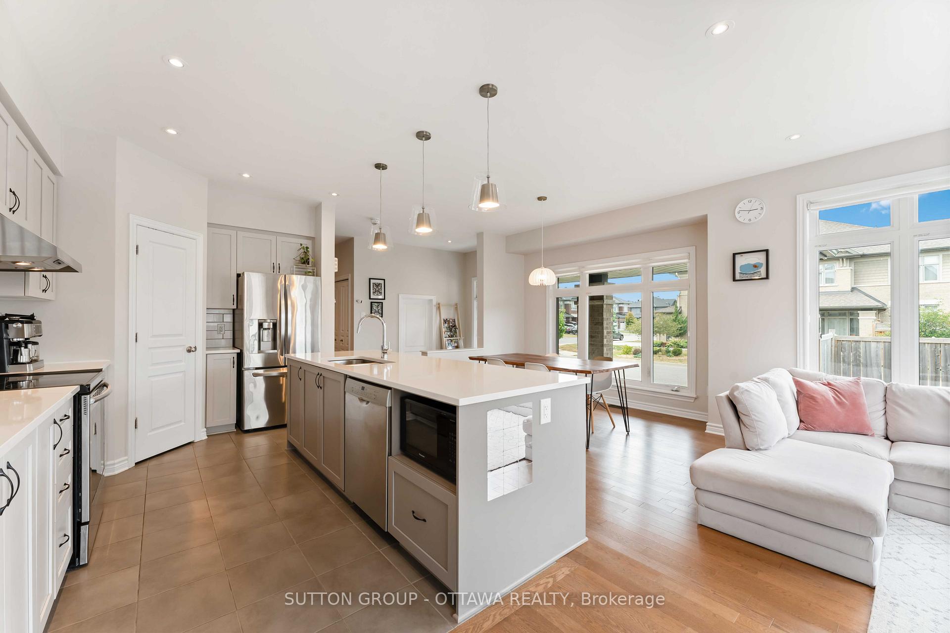 Photo 7 of 162 Shinny Avenue, Ottawa, Kanata - Emerald Meadows/Trailwest — HOMEH