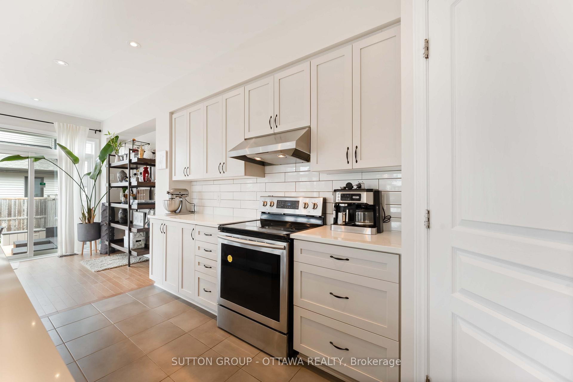 Photo 12 of 162 Shinny Avenue, Ottawa, Kanata - Emerald Meadows/Trailwest — HOMEH