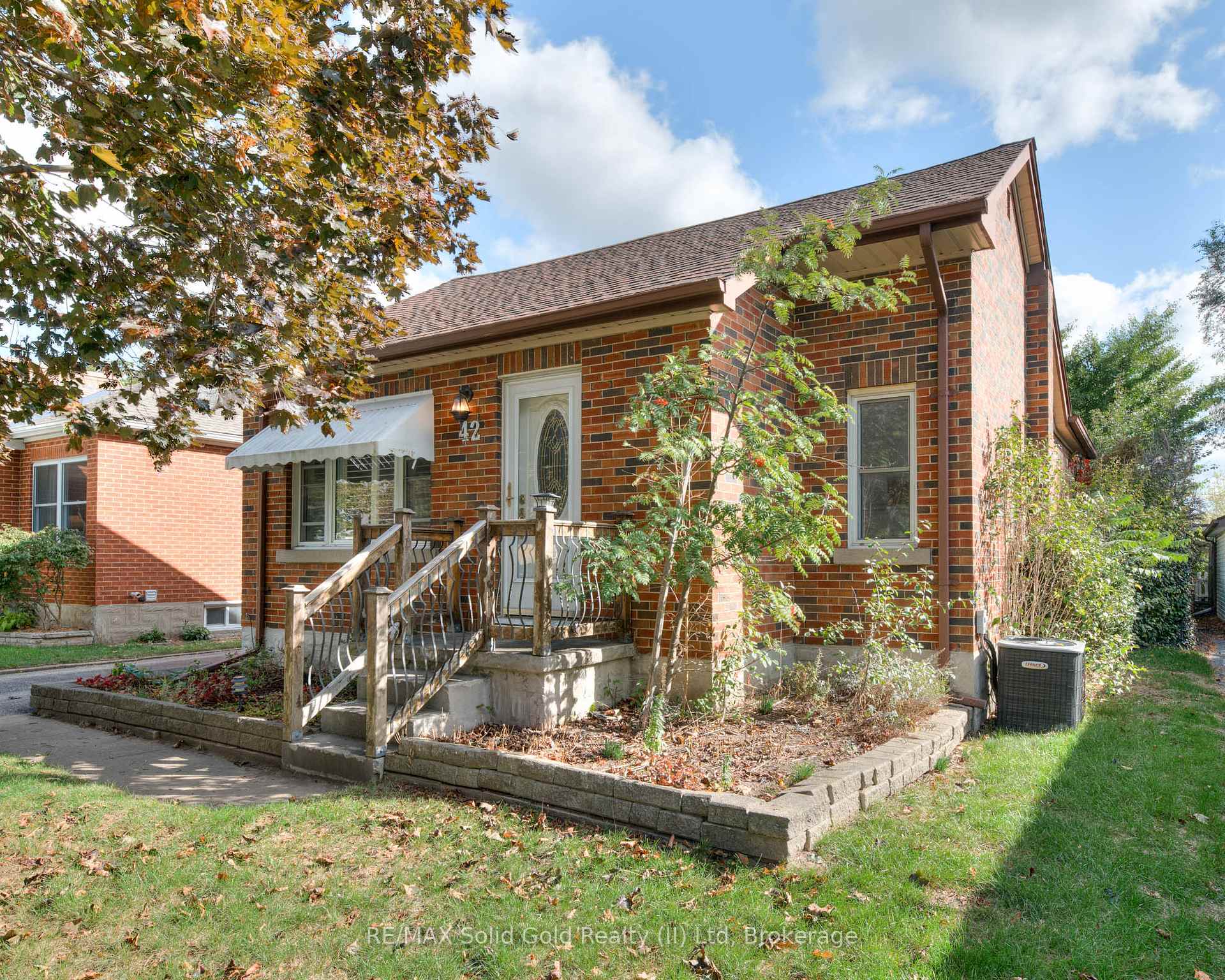 Photo 3 of 42 Boehmer Street, Kitchener — HOMEH