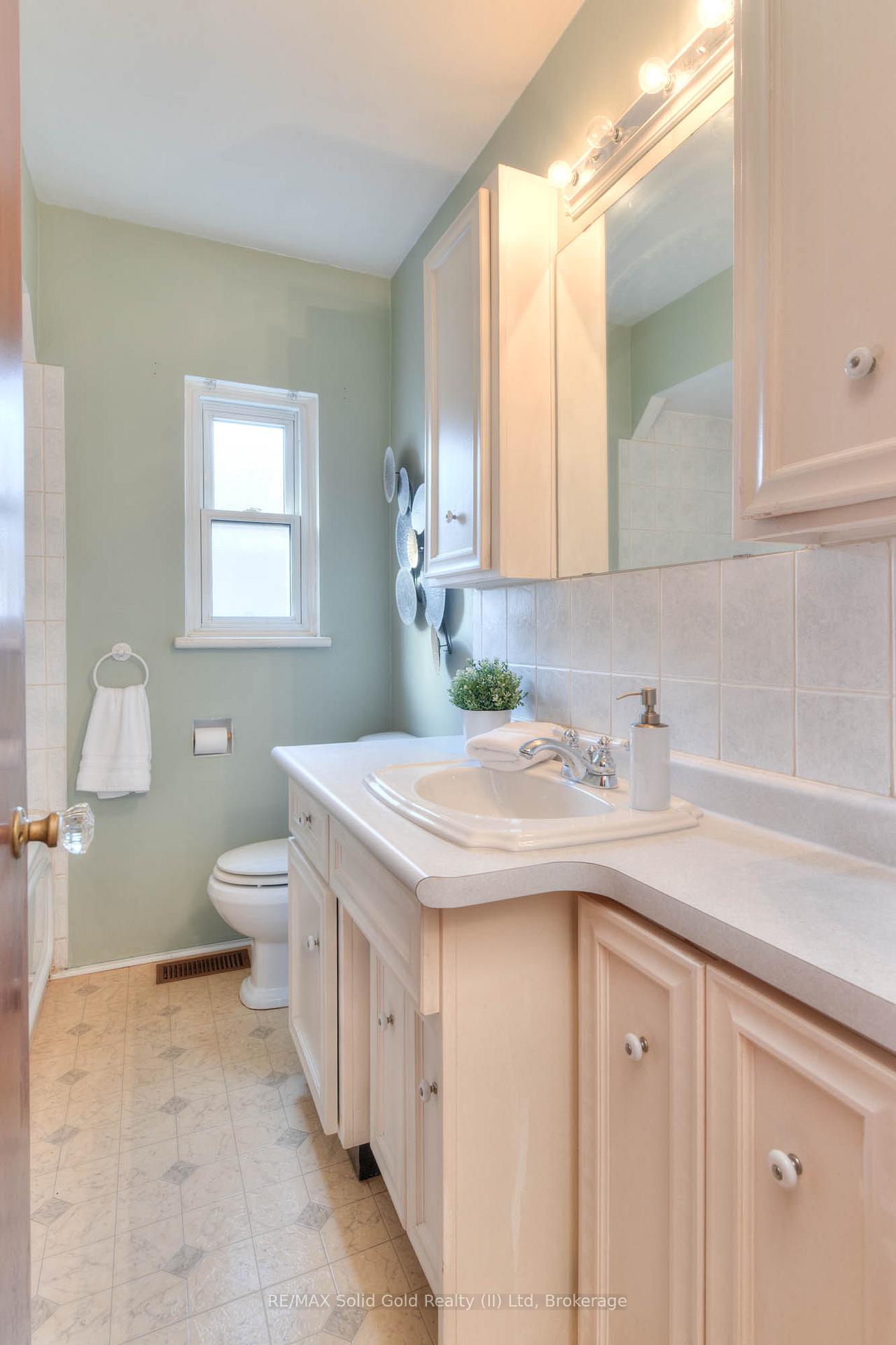 Photo 15 of 42 Boehmer Street, Kitchener — HOMEH