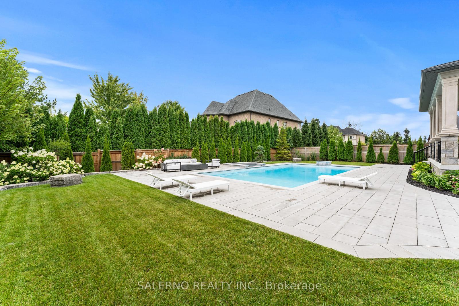 Photo 4 of 53 Skyline Trail, King, Nobleton — HOMEH