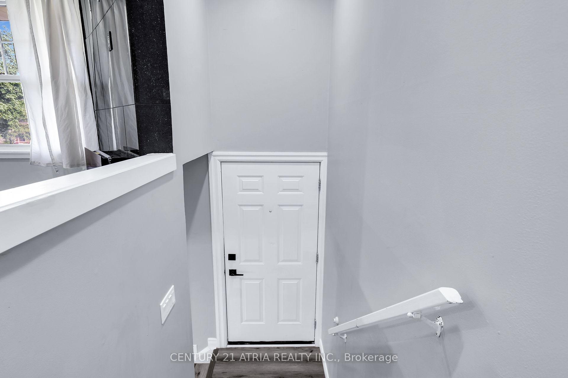 Photo 2 of 195 Ensign Drive, London, South O — HOMEH