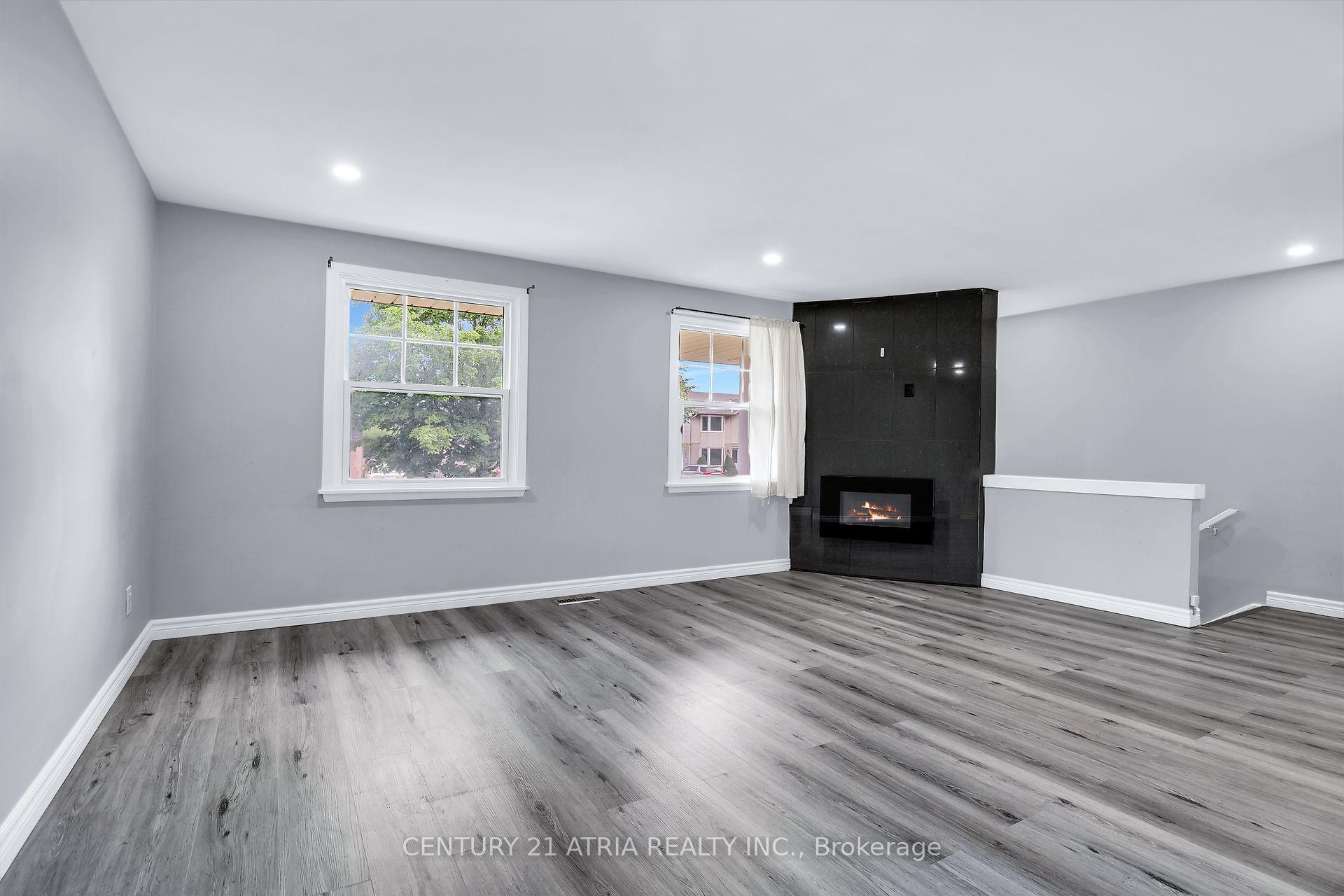 Photo 3 of 195 Ensign Drive, London, South O — HOMEH