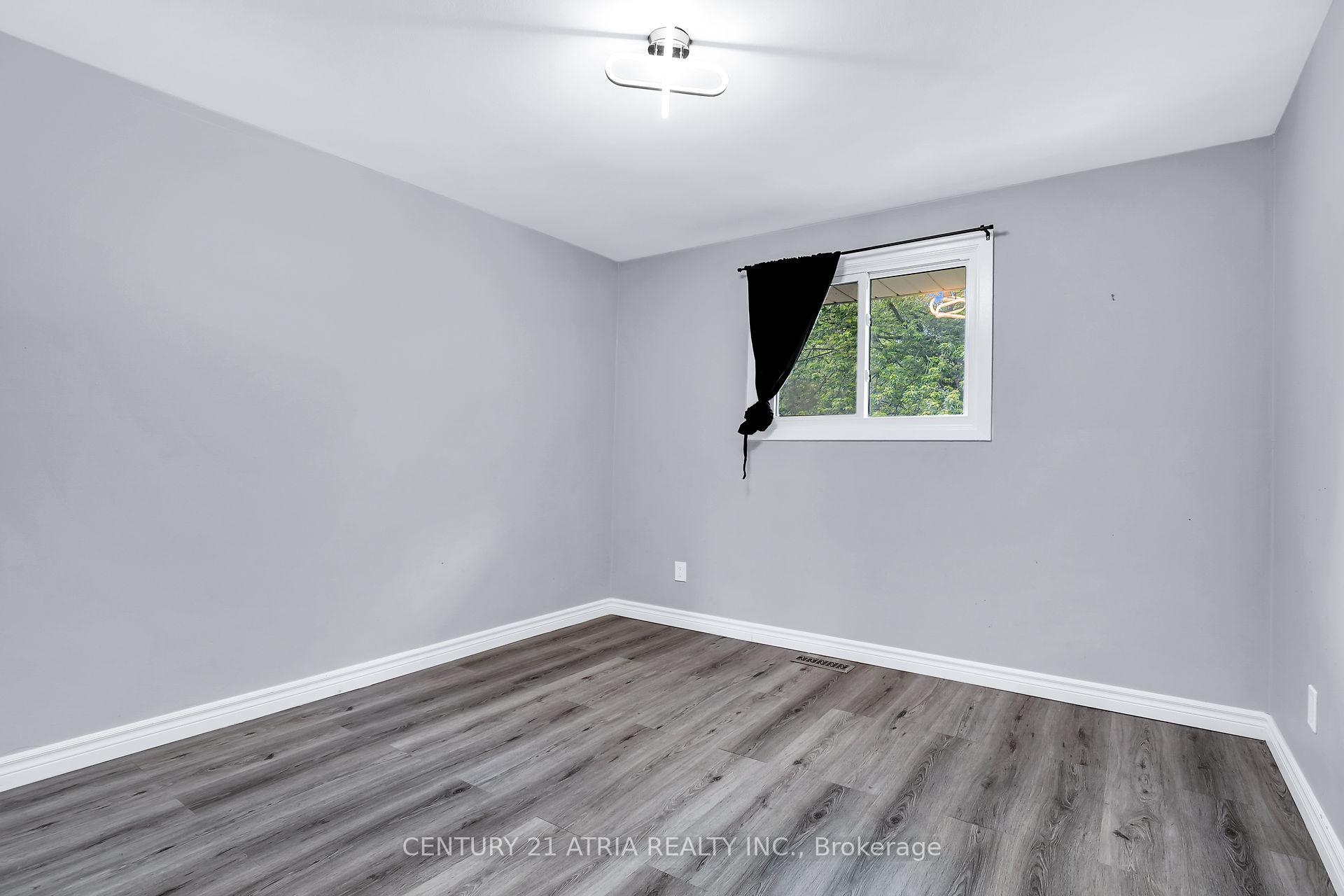 Photo 6 of 195 Ensign Drive, London, South O — HOMEH