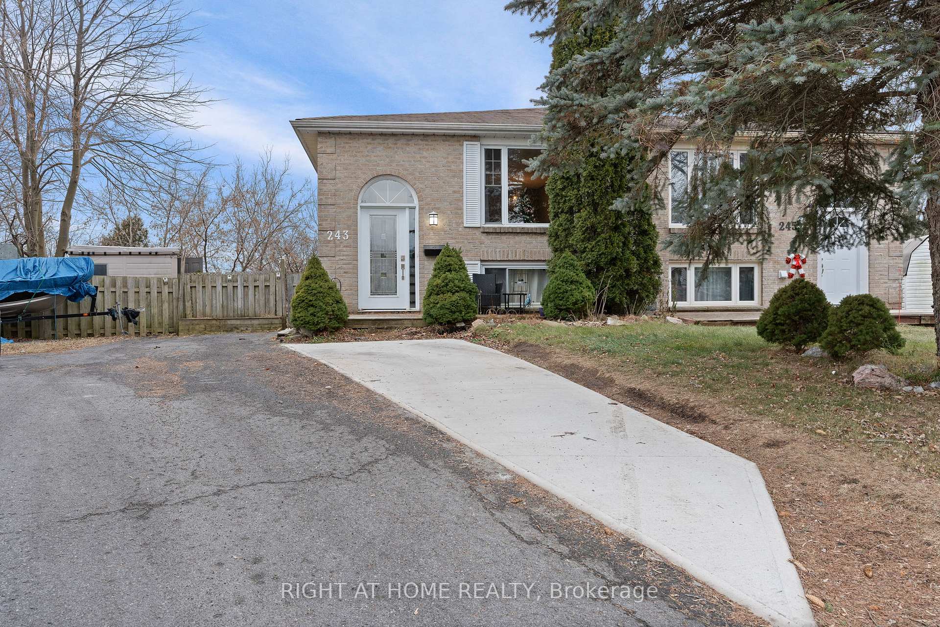Photo 2 of 243 Mclellan Court, Kingston, East Gardiners Rd — HOMEH