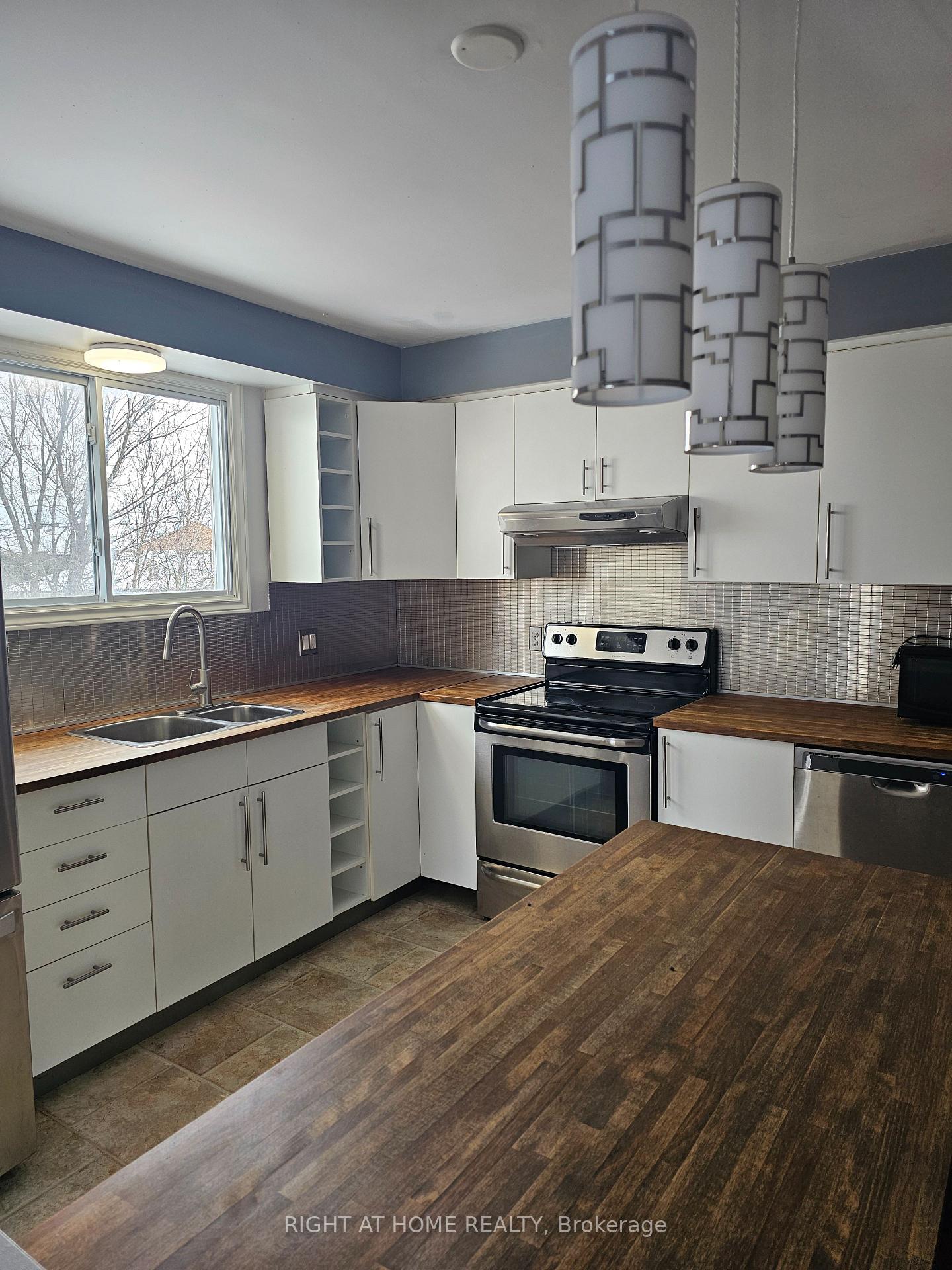 Photo 12 of 243 Mclellan Court, Kingston, East Gardiners Rd — HOMEH