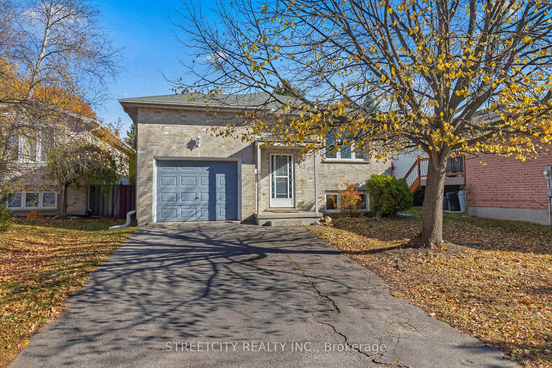 Photo 1 of 856 Thistledown Way, London, North I — HOMEH