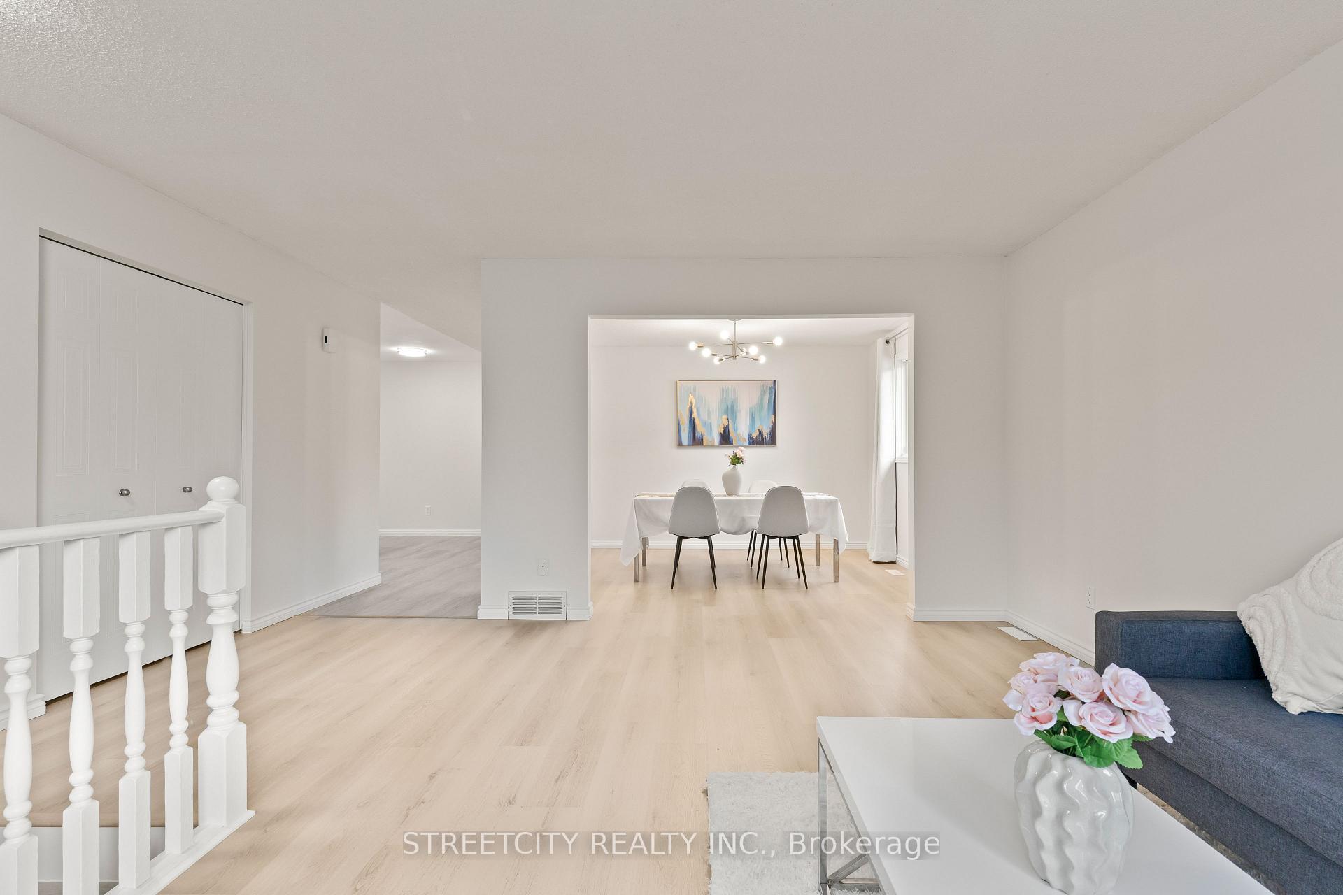 Photo 8 of 856 Thistledown Way, London, North I — HOMEH