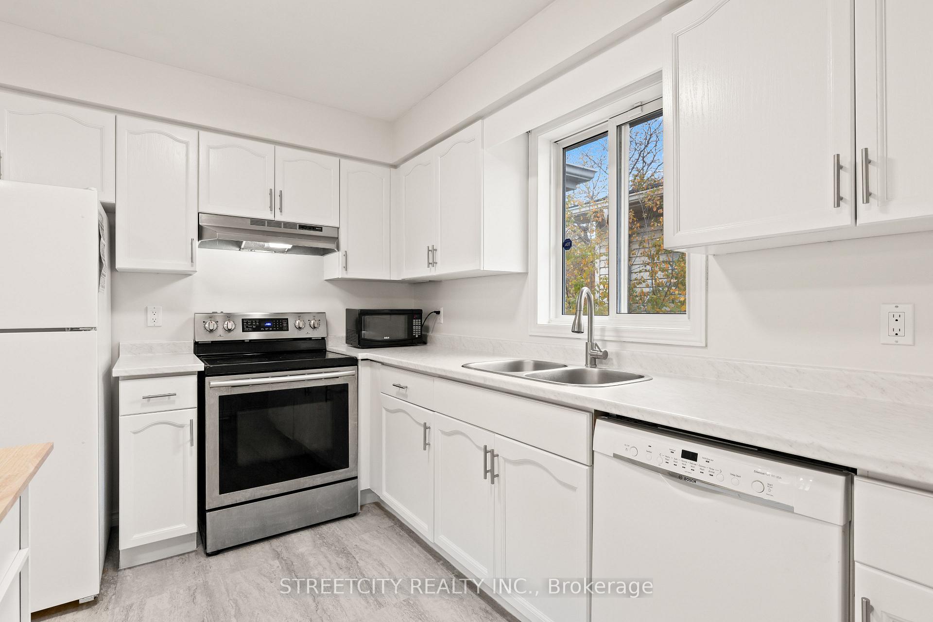 Photo 12 of 856 Thistledown Way, London, North I — HOMEH