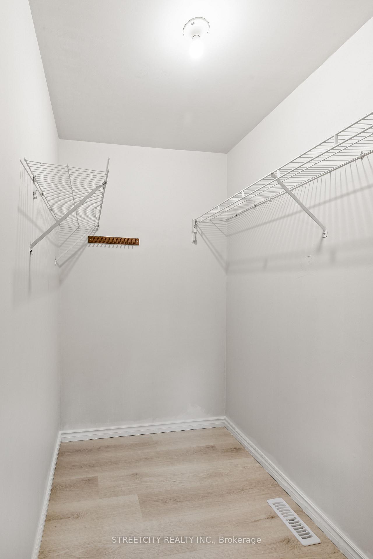 Photo 15 of 856 Thistledown Way, London, North I — HOMEH