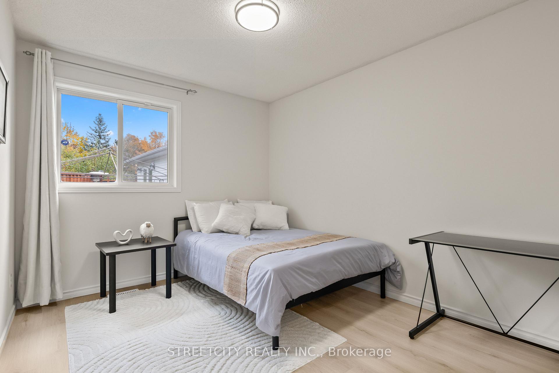 Photo 16 of 856 Thistledown Way, London, North I — HOMEH