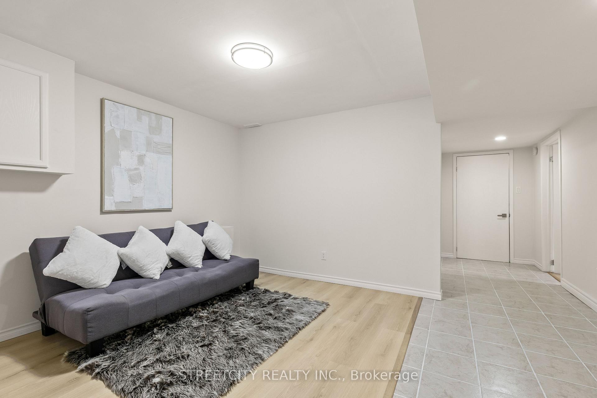 Photo 19 of 856 Thistledown Way, London, North I — HOMEH