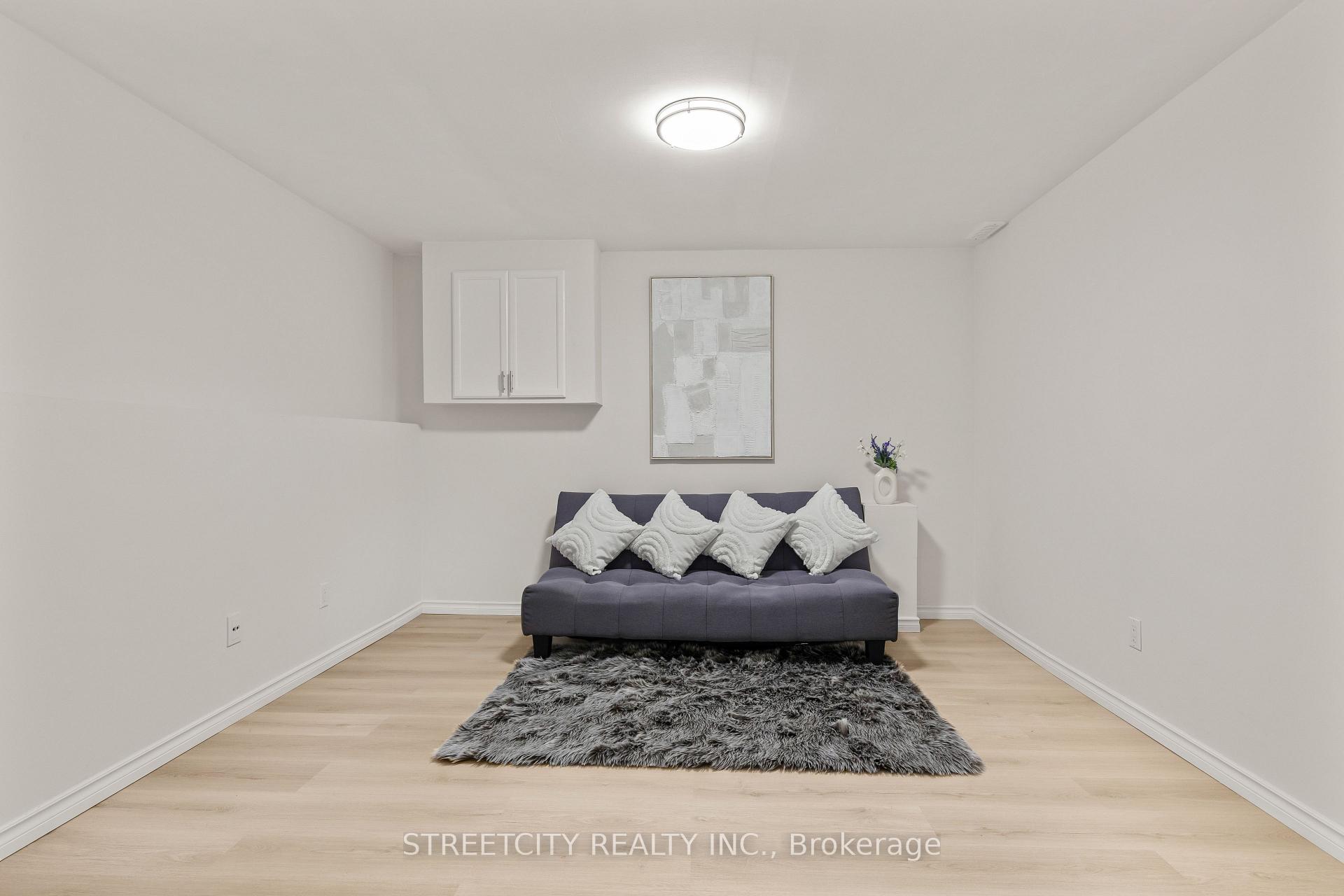 Photo 20 of 856 Thistledown Way, London, North I — HOMEH
