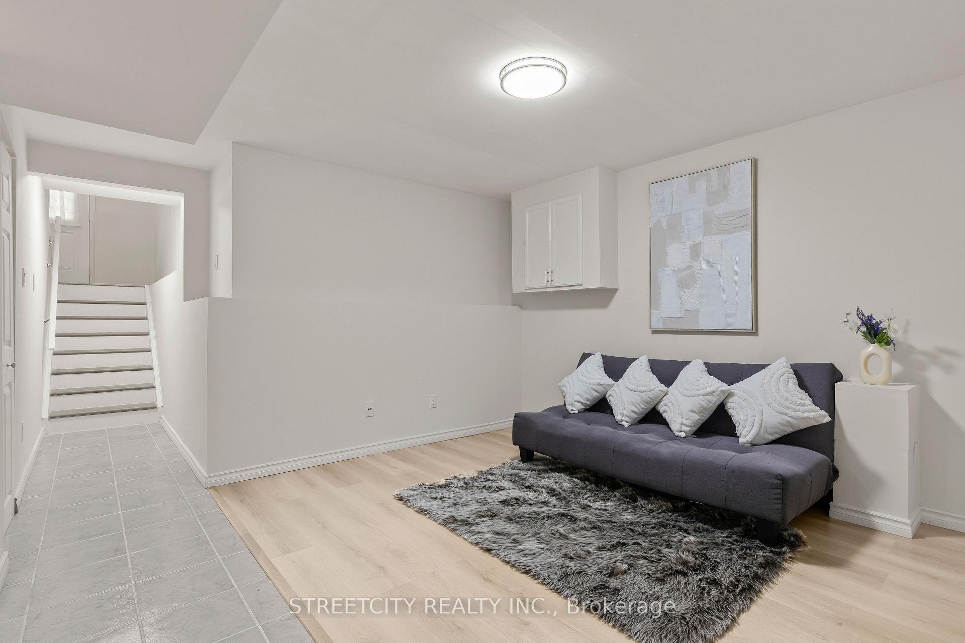 Photo 21 of 856 Thistledown Way, London, North I — HOMEH