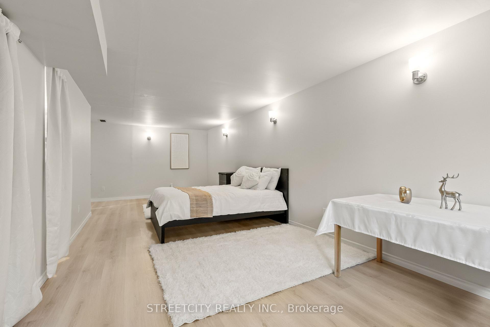 Photo 25 of 856 Thistledown Way, London, North I — HOMEH