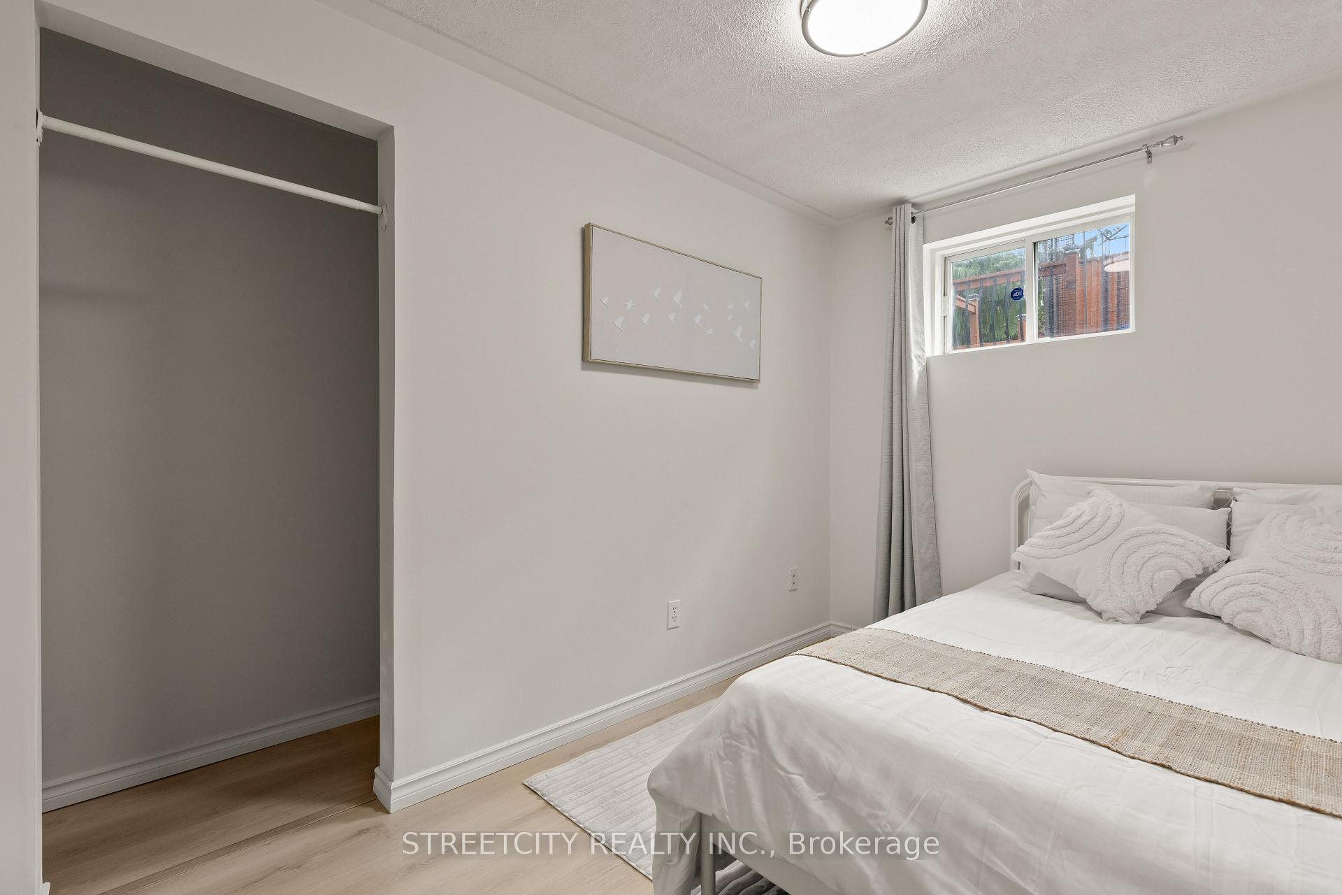 Photo 27 of 856 Thistledown Way, London, North I — HOMEH