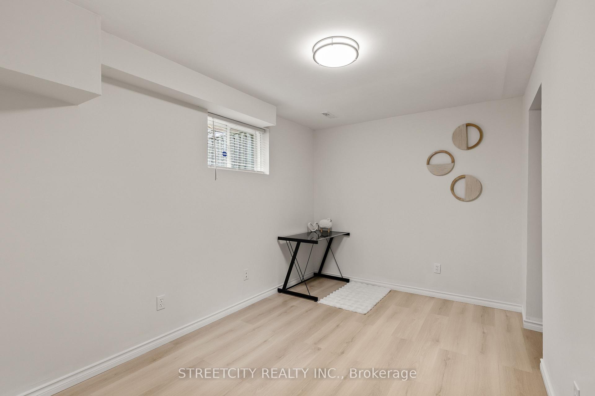 Photo 28 of 856 Thistledown Way, London, North I — HOMEH