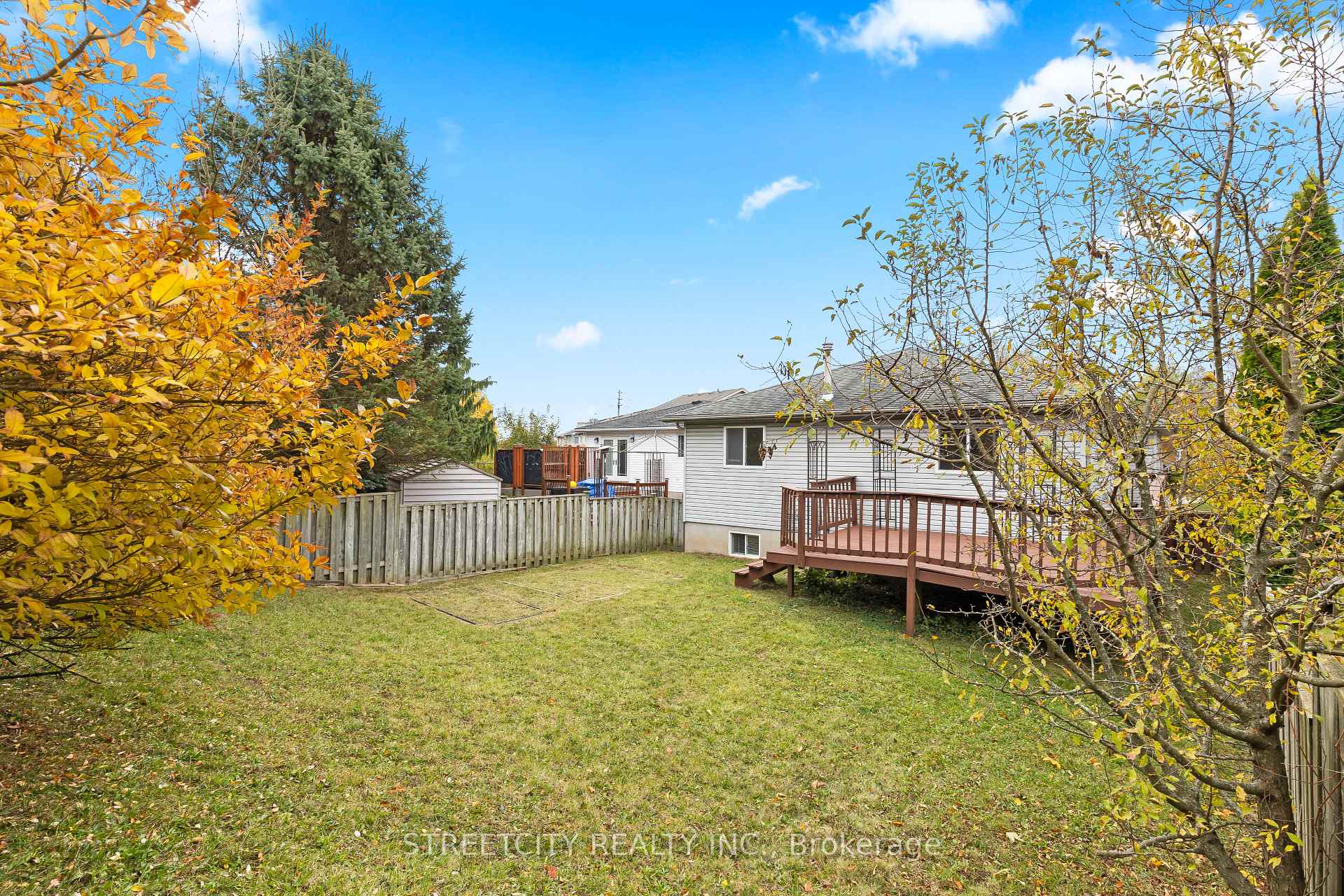 Photo 31 of 856 Thistledown Way, London, North I — HOMEH